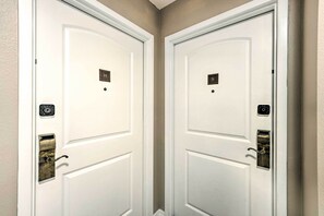 Interior - 2 Mi to Universal Studios: Cozy Orlando Studio (Orlando)