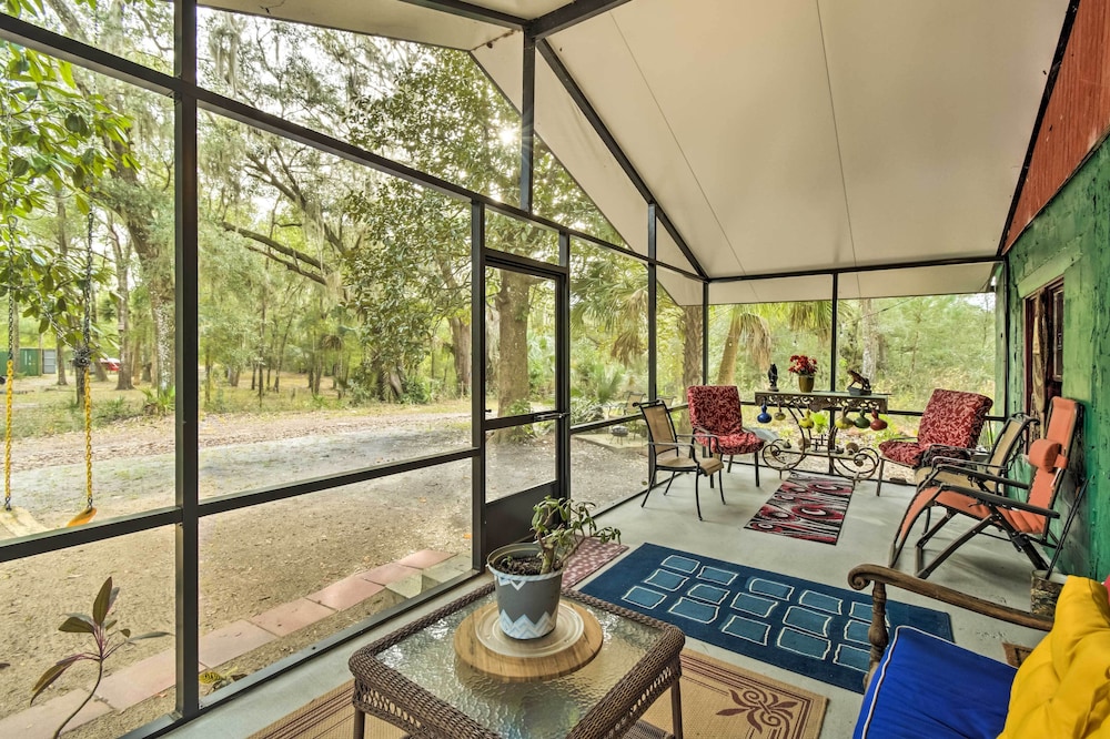 Crescent City Hideaway w/ Screened Porch!