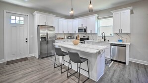 Microwave, oven, stovetop, dishwasher - Contemporary Home w/ Fenced Yard 2 Mi to Downtown! (Tampa)