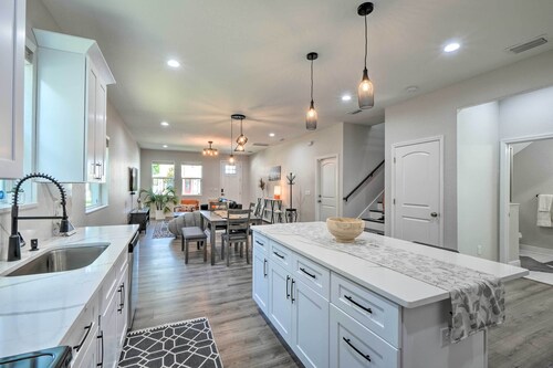 Contemporary Home w/ Fenced Yard 2 Mi to Downtown!