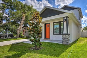 Exterior - Contemporary Home w/ Fenced Yard 2 Mi to Downtown! (Tampa)