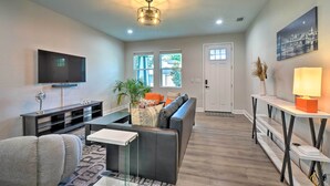 Living area - Contemporary Home w/ Fenced Yard 2 Mi to Downtown! (Tampa)