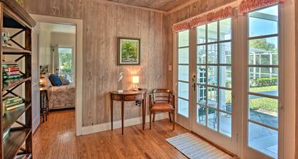 Cottage w/ Private Pool - Walk to Lake Wales!