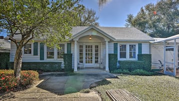 Cottage (2 Bedrooms) | Interior