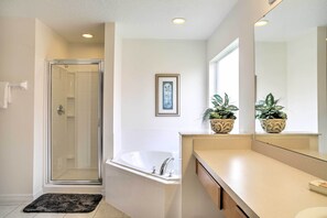Villa (5 Bedrooms) | Bathroom - Davenport Getaway w/ Pool: 11 Mi to Disney Parks! (Davenport)