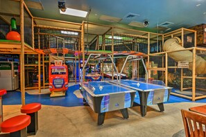 Apartment (4 Bedrooms) | Interior - 9 Mi to Disney: Resort Townhome w/ Private Patio! (Davenport)