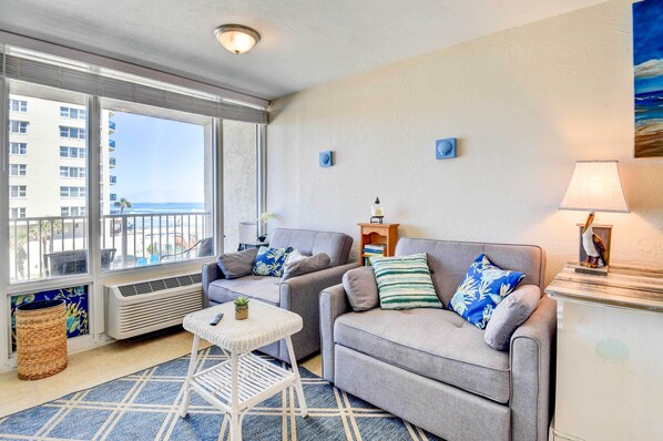 Interior - Daytona Beach Studio With Balcony + Ocean View (Daytona Beach Shores)