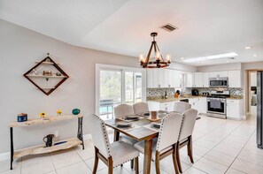 House (3 Bedrooms) | Interior - Screened Porch: Waterfront Home in Deltona! (Deltona)
