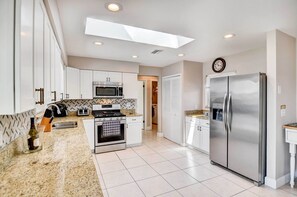 House (3 Bedrooms) | Interior - Screened Porch: Waterfront Home in Deltona! (Deltona)