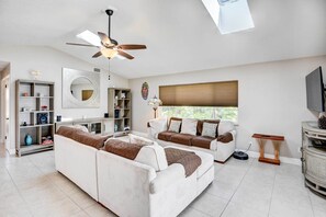 House (3 Bedrooms) | Interior - Screened Porch: Waterfront Home in Deltona! (Deltona)