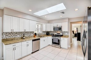 House (3 Bedrooms) | Interior - Screened Porch: Waterfront Home in Deltona! (Deltona)