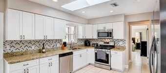 Screened Porch: Waterfront Home in Deltona!