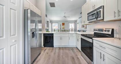 Family-friendly Davenport Home, Near Disney!