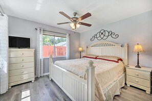 บ้านพัก (4 Bedrooms) | 4 ห้องนอน, เตารีด/โ ต๊ะรีดผ้า, เปล/เตียงเด็กอ่อน (ฟรี), ผ้าปูที่นอน