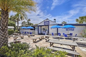 Interior - Emerald Coast Getaway w/ Yard - Steps to Beach! (Santa Rosa Beach)