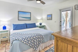 Interior - Emerald Coast Getaway w/ Yard - Steps to Beach! (Santa Rosa Beach)