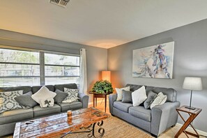 House (2 Bedrooms) | Interior - Florida Home 3 Mi to Siesta Key, Walk to Gulf Gate (Sarasota)