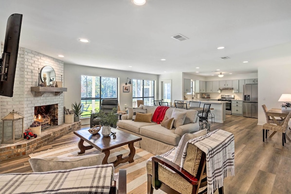 House (3 Bedrooms) | Interior