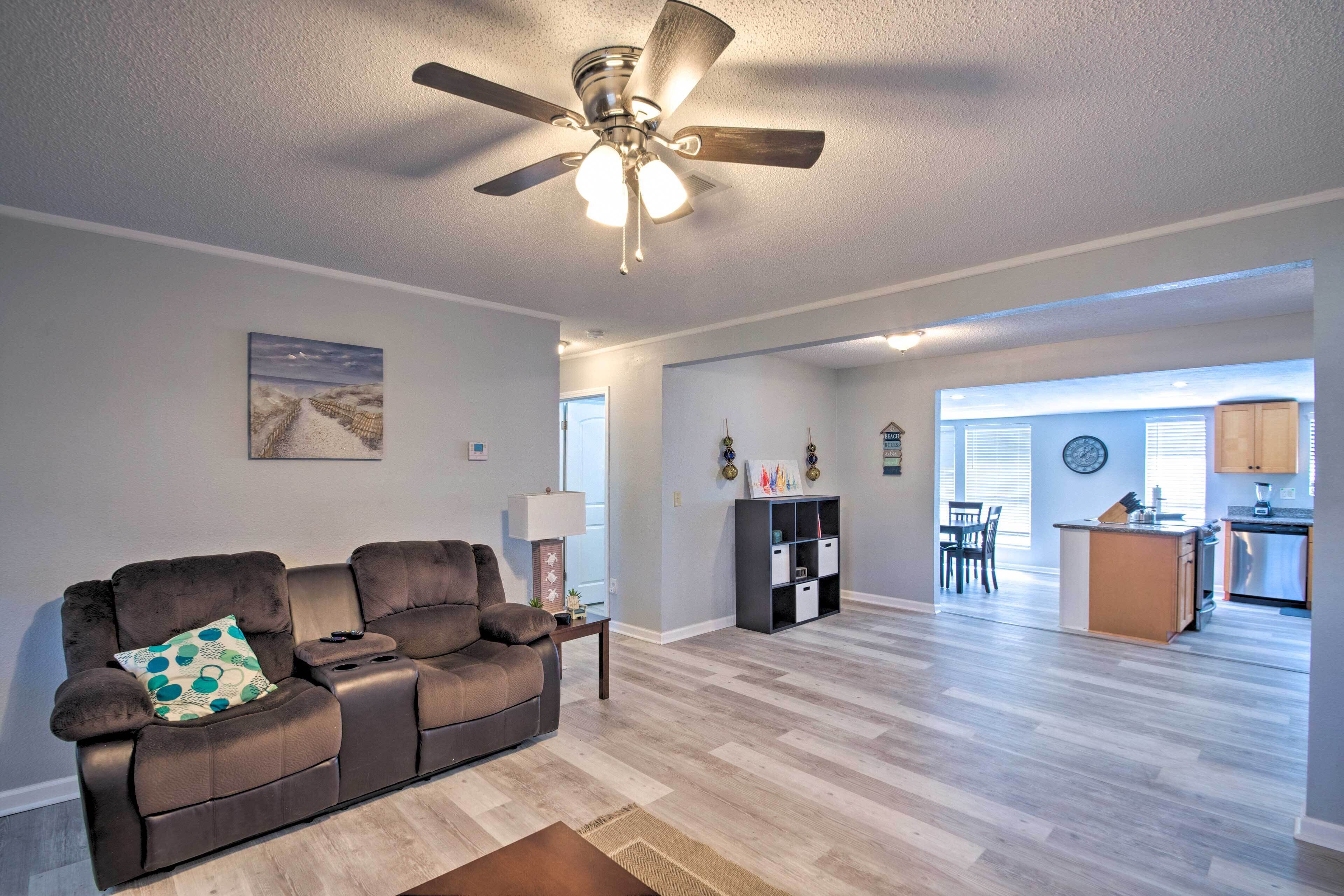 Gulf Breeze Home: 12 Mi to Pensacola Beach!