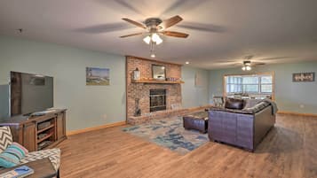 House (5 Bedrooms) | Interior
