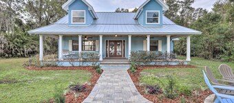 20 Mi to UF Campus: Santa Fe Lake Escape w/ Dock!