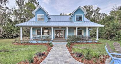 20 Mi to UF Campus: Santa Fe Lake Escape w/ Dock!