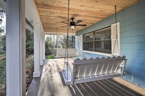 Interior - 20 Mi to UF Campus: Santa Fe Lake Escape w/ Dock! (Earleton)
