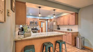 House (5 Bedrooms) | Interior