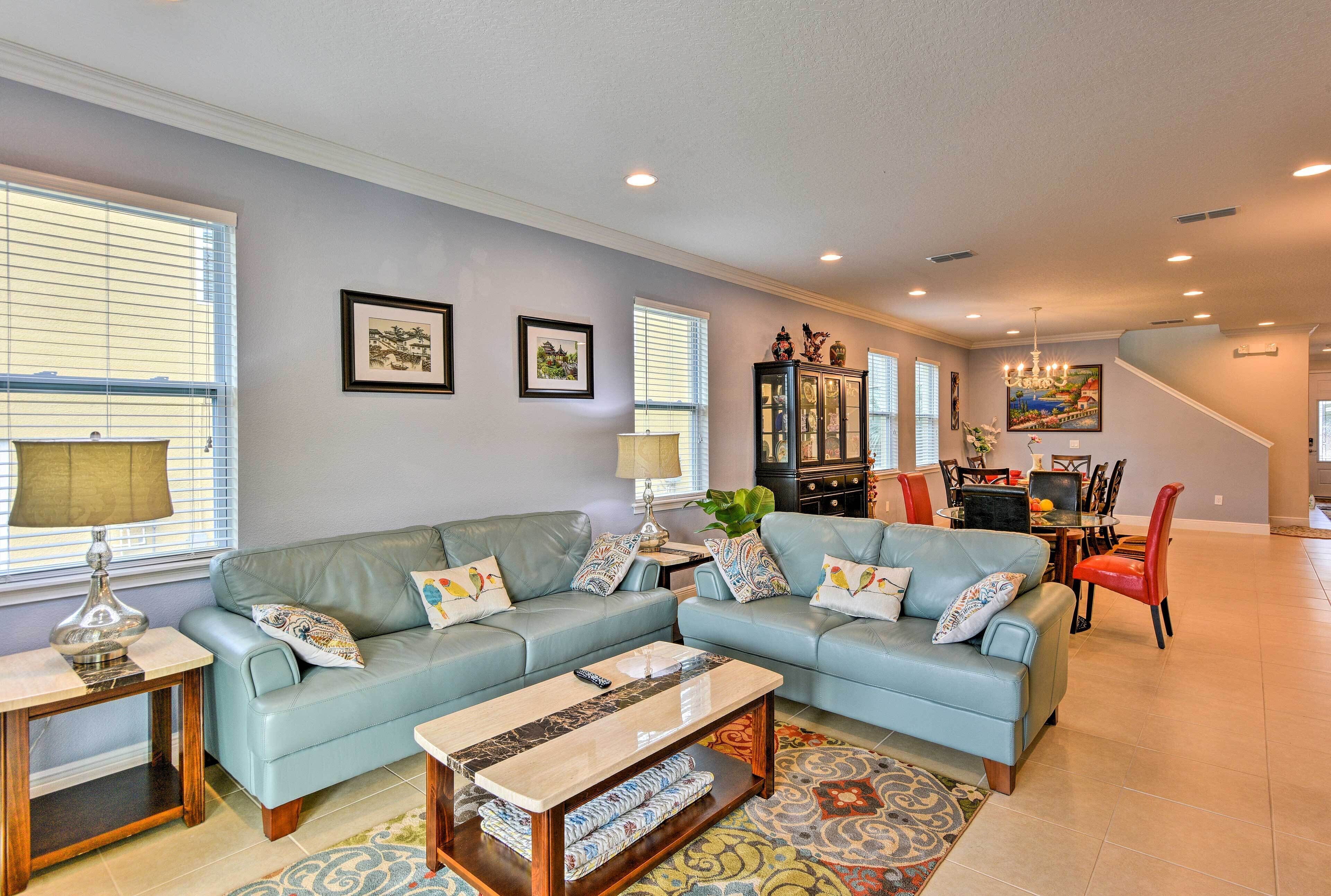 Grand Family Home W/backyard Oasis ~5 Mi to Disney