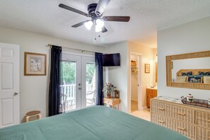 Interior - 5 Mi to Pensacola Beach: Townhome w/ Yard! (Gulf Breeze)