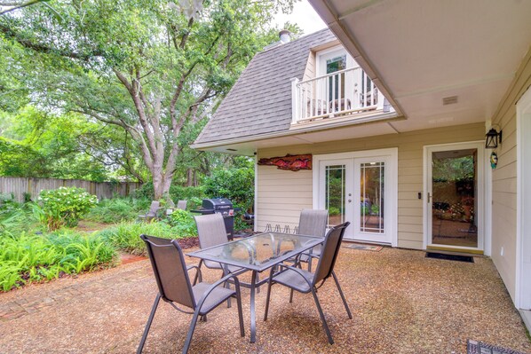 Front of property - 5 Mi to Pensacola Beach: Townhome w/ Yard! (Gulf Breeze)