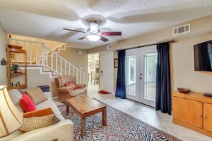 Interior - 5 Mi to Pensacola Beach: Townhome w/ Yard! (Gulf Breeze)