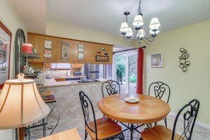 Interior - 5 Mi to Pensacola Beach: Townhome w/ Yard! (Gulf Breeze)