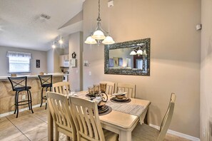 House (5 Bedrooms) | Interior