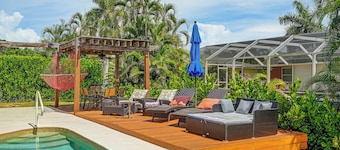 Walk to Beach & JW Marriott Heated Pool
