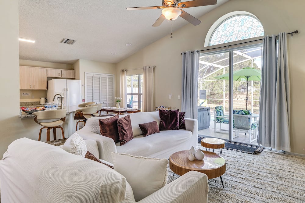 5 Mi to Disney! Family Getaway w/ Poolside Oasis - Four Corners, FL