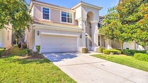 Exterior - Kissimmee Group Getaway ~ 3 Mi to Disney! (Kissimmee)
