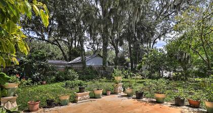 Jacksonville Getaway w/ Yard ~ 2 Mi to Beach!