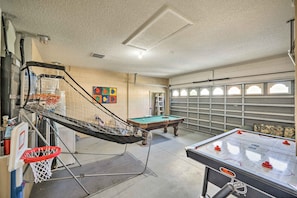 Game room - Kissimmee Escape w/ Lanai & Private Pool! (Kissimmee)