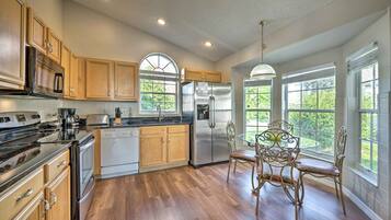 House (4 Bedrooms) | Private kitchen | Microwave, oven, stovetop, dishwasher