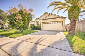 Property grounds - Kissimmee Escape w/ Lanai & Private Pool! (Kissimmee)