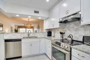 Apartment (2 Bedrooms) | Interior - Isla Del Sol Condo ~ 2 Miles to St Pete Beach! (St. Petersburg)