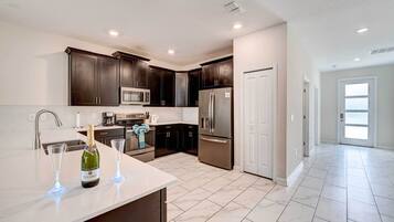 Casa (Multiple Bedrooms) | Parte interna