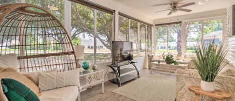 House (2 Bedrooms) | Living area