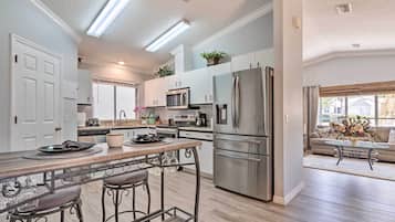 House (2 Bedrooms) | Interior