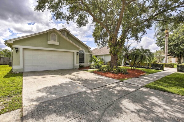 House (4 Bedrooms) | Interior - Lakefront Brandon Home w/ Patio & Screened Lanai! (Brandon)