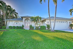Exterior - 'La Buena Vida' - Private Pool w/ Lanai! (Cape Coral)