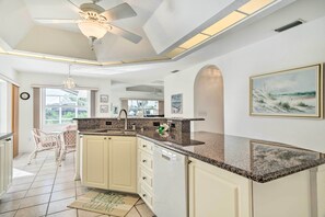 Microwave, oven, stovetop, dishwasher - 'La Buena Vida' - Private Pool w/ Lanai! (Cape Coral)