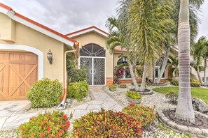 House (3 Bedrooms) | Interior - Lakefront Cape Coral Home w/ Private Pool & Dock! (Cape Coral)