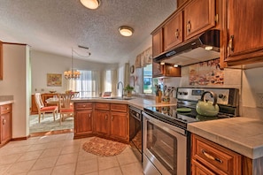 Interior - Lovely Lady Lake Home w/ Resort Amenities & Lanai! (Lady Lake)